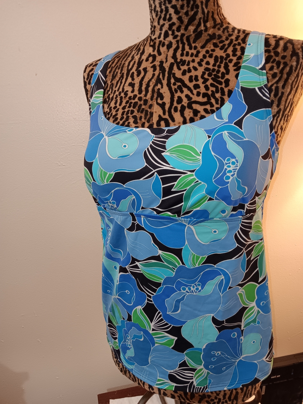 Lands' End Light Blue Floral Scoop Tank